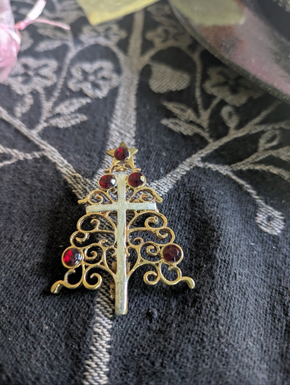 46. Holiday Tree Pin($5/3for12/Free With $50 Purchase)